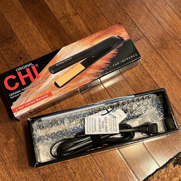 Chi Ceramic Hairstyling Iron - Picture 3 of 3